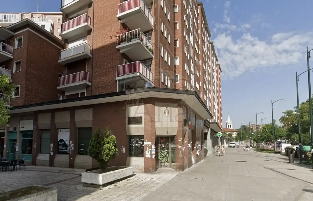 Vista exterior de Local en venda en Bilbao 