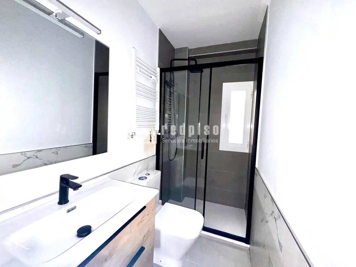 Bathroom of Flat for rent in Madrid  with Air Conditioner and Heating
