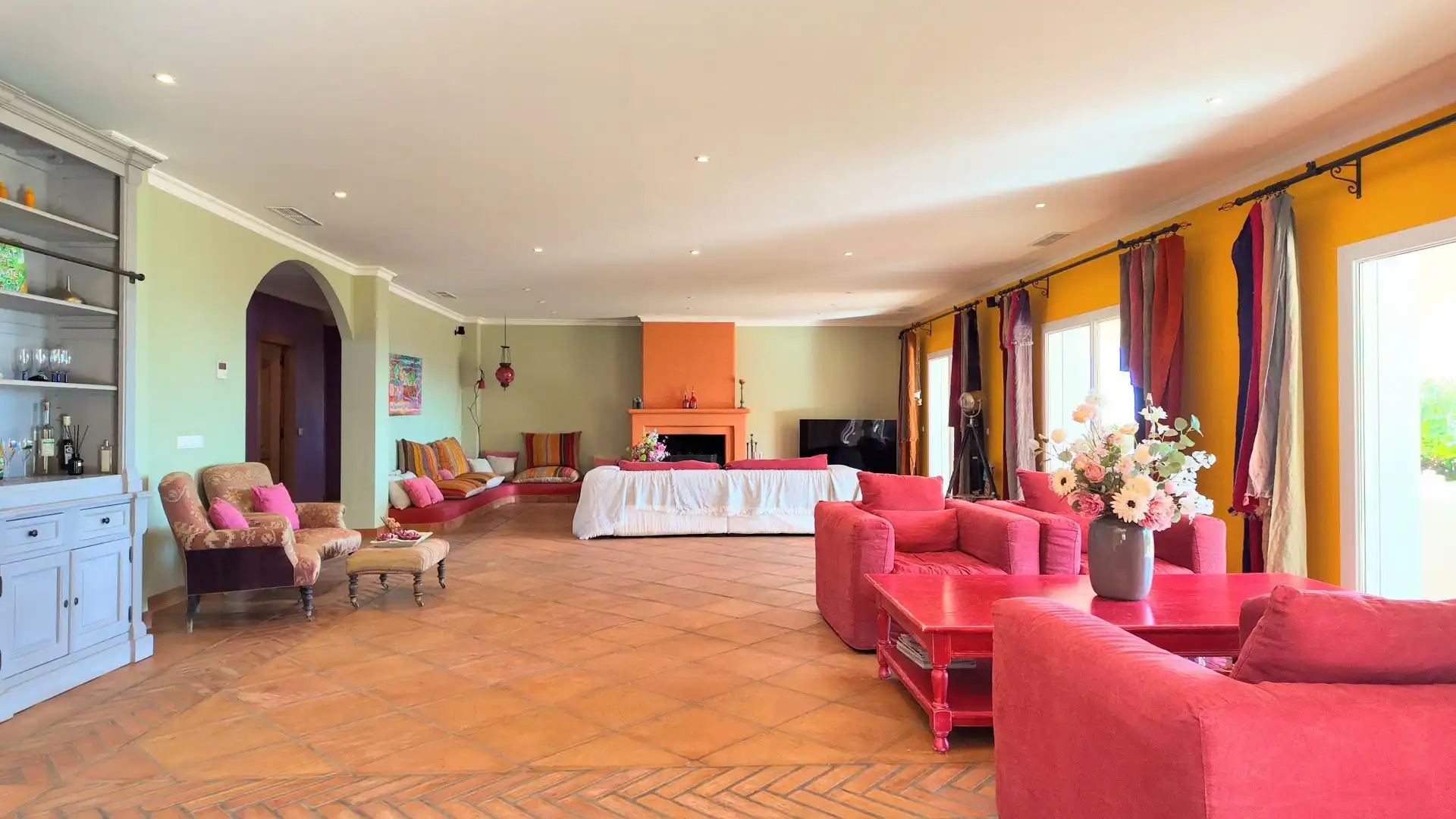 Sala d'estar de Finca rústica en venda en Mijas amb Aire condicionat, Traster i Piscina