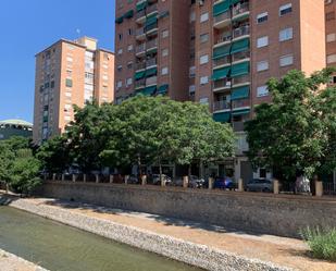 Vista exterior de Pis de lloguer en  Granada Capital amb Aire condicionat i Balcó