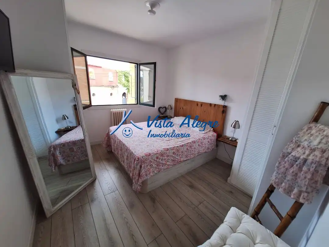 Schlafzimmer von Einfamilien-Reihenhaus zum Verkauf in Haro mit Klimaanlage, Heizung und Terrasse