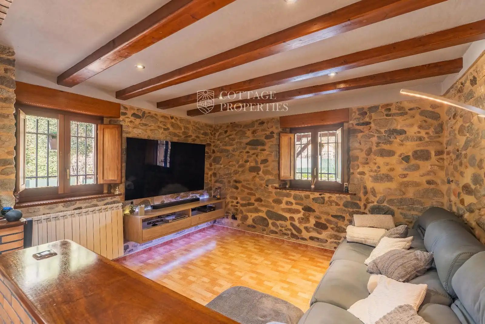 Sala d'estar de Finca rústica en venda en Sant Julià del Llor i Bonmatí amb Calefacció, Terrassa i Piscina