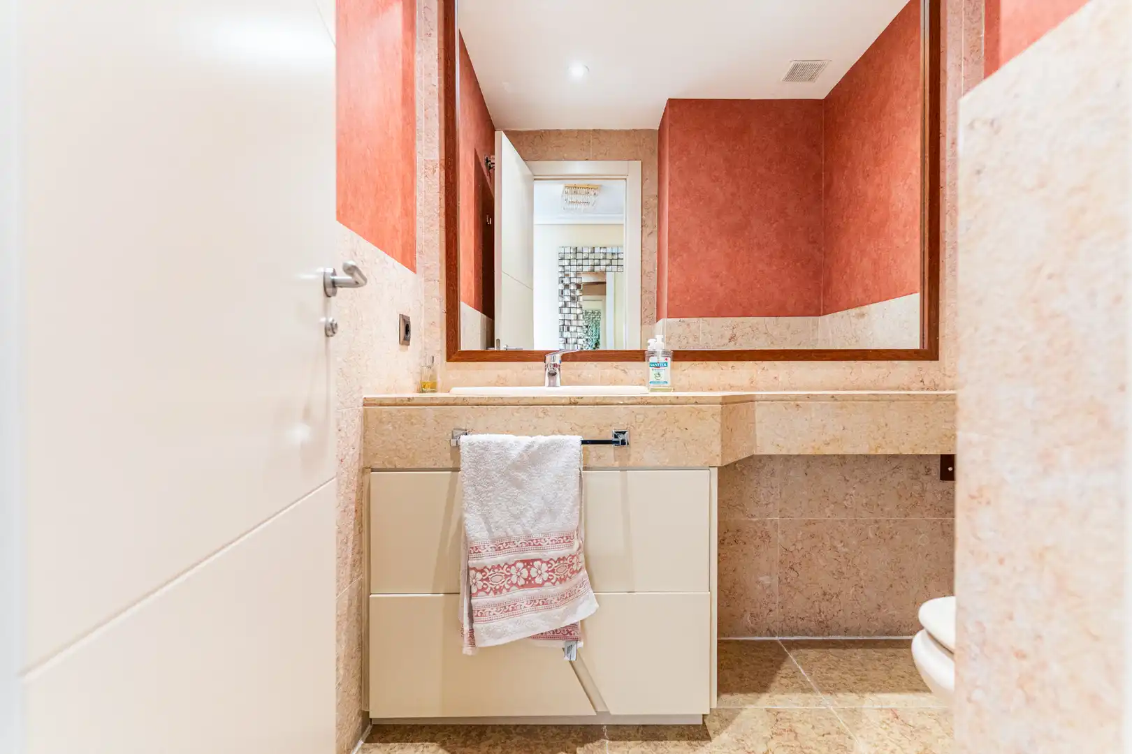 Badezimmer von Dachboden zum Verkauf in Majadahonda mit Klimaanlage, Heizung und Terrasse