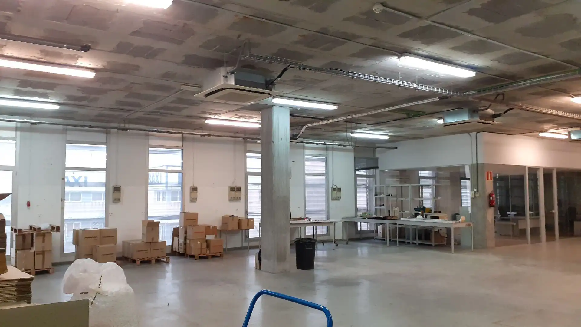 Fabrikhallen zum Verkauf in L'Hospitalet de Llobregat