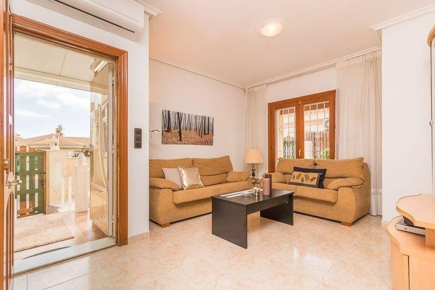 Sala de estar de Casa adosada en venta en Orihuela con Aire acondicionado, Jardín privado y Terraza