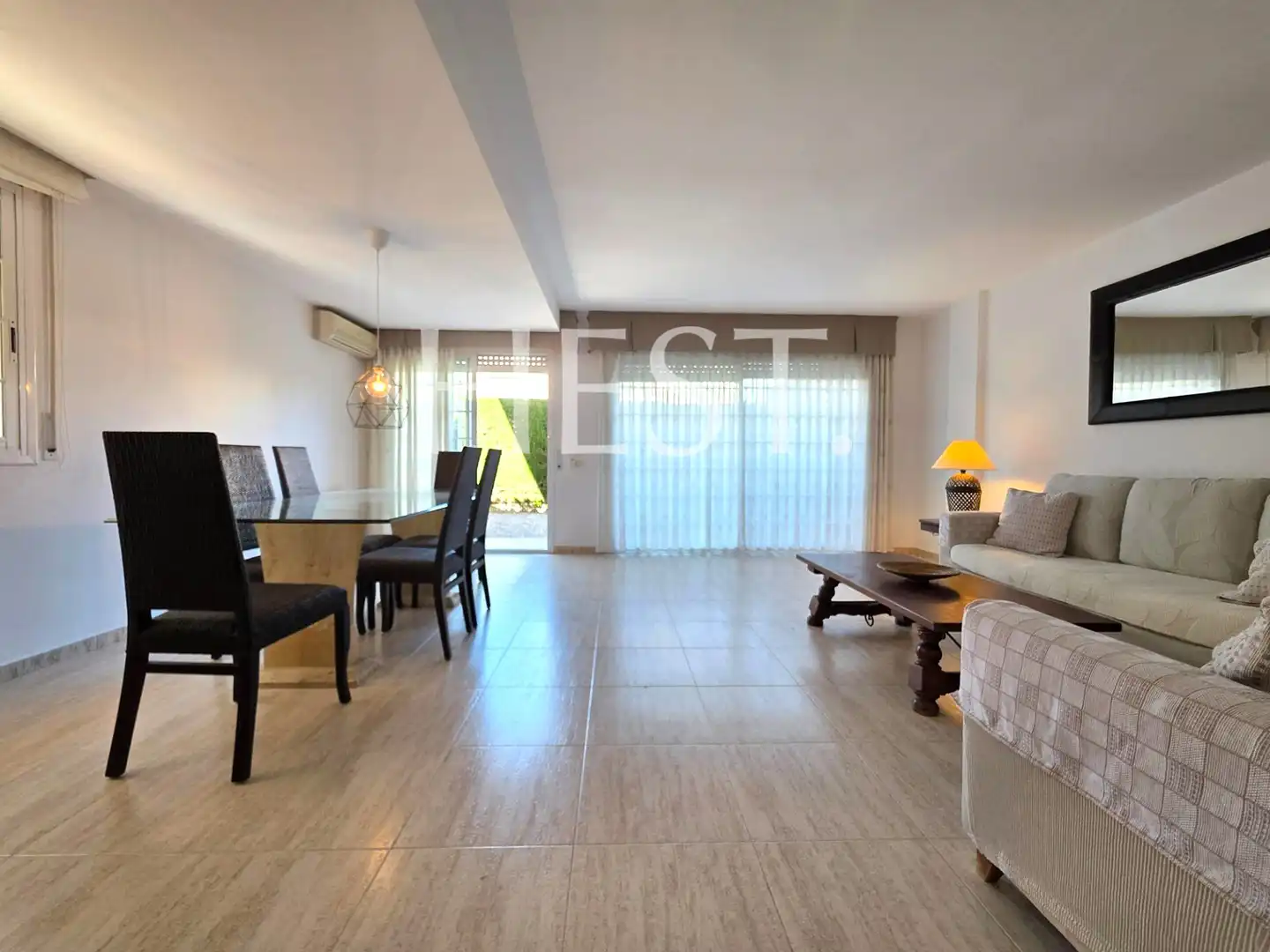 Wohnzimmer von Einfamilien-Reihenhaus zum Verkauf in Cambrils mit Klimaanlage, Heizung und Privatgarten