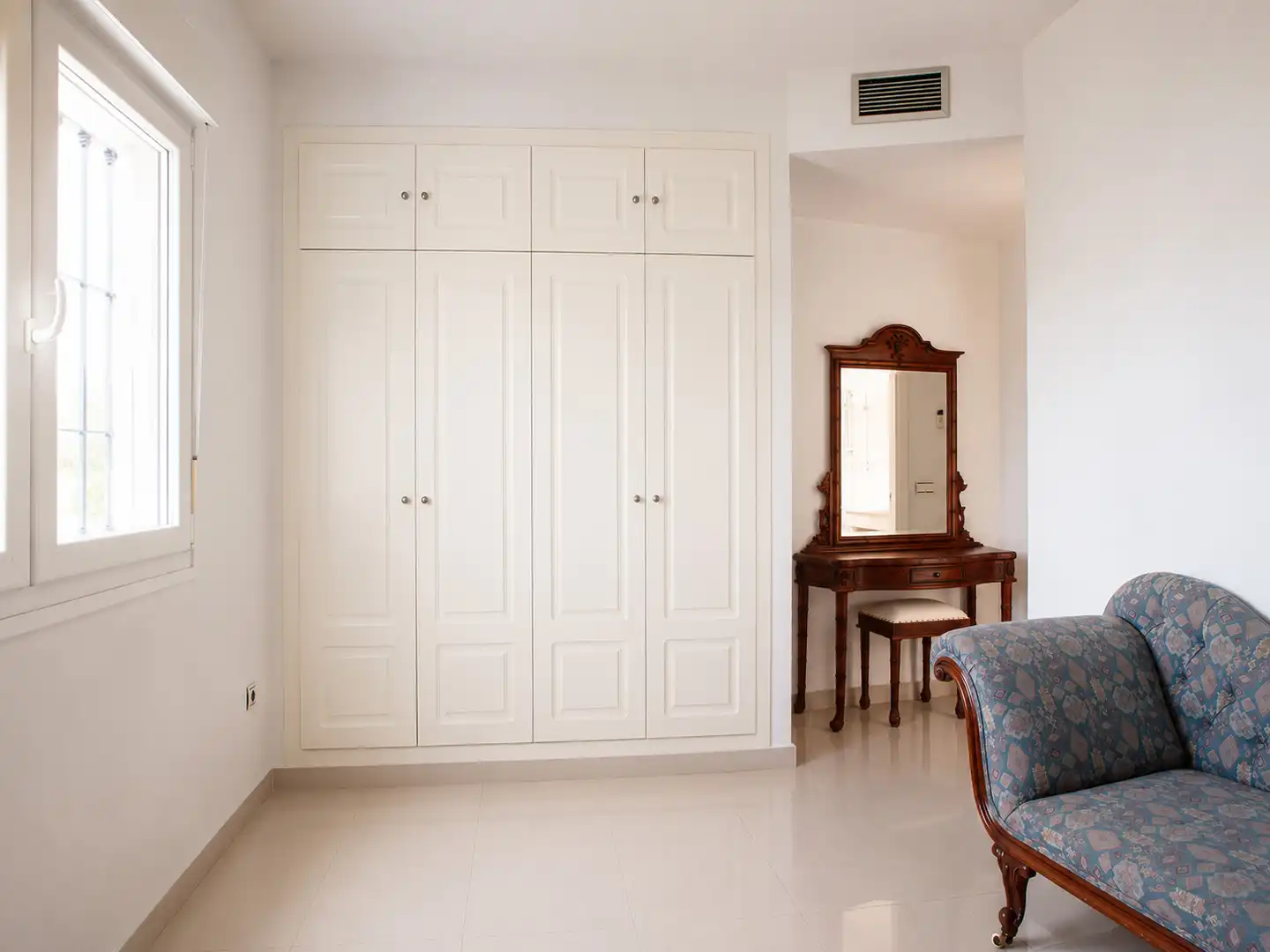 Bedroom of Houses for sale in Espartinas  with Air Conditioner, Private garden and Oven