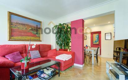 Living room of Flat for sale in  Madrid Capital  with Air Conditioner, Heating and Parquet flooring