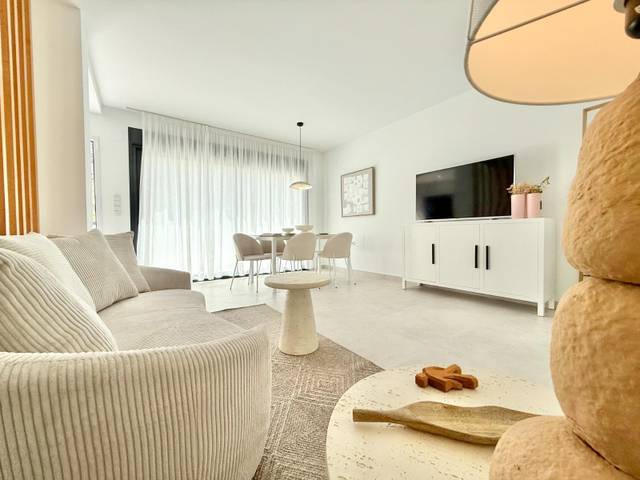 Casa-chalet en Venta en Calle Calle Dinamarca en Cox