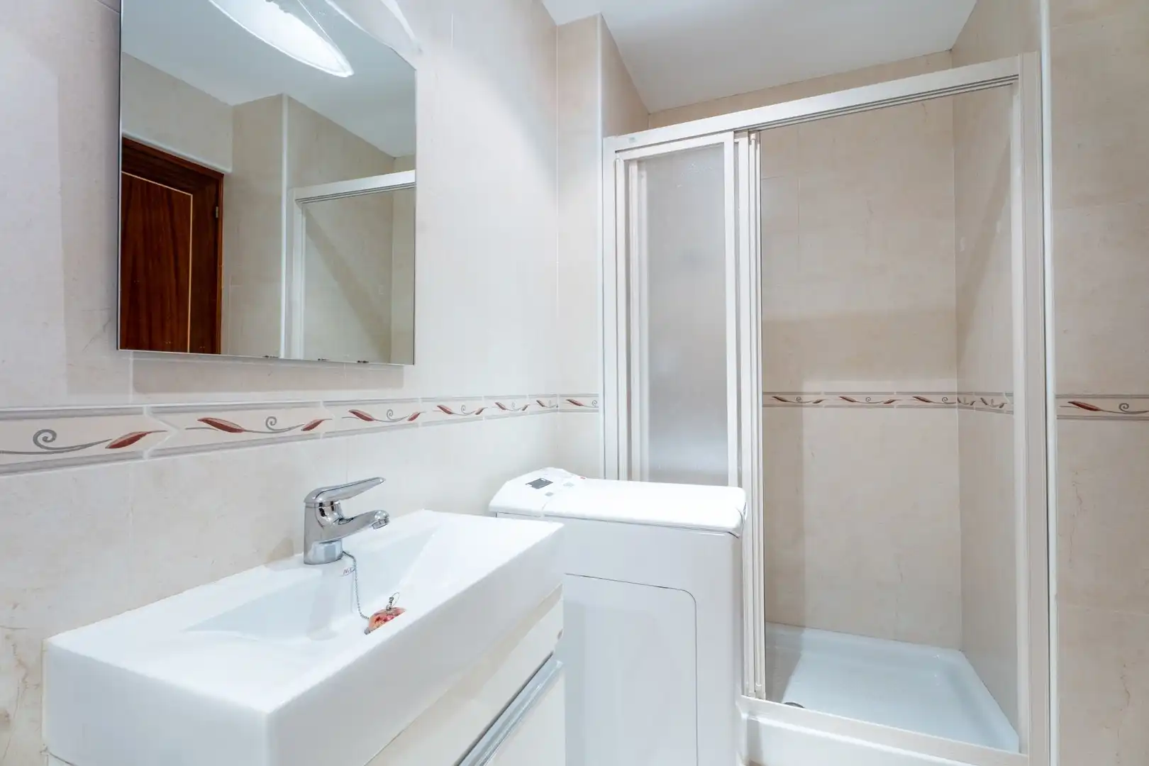 Badezimmer von Wohnung zum Verkauf in Madrid mit Klimaanlage, Heizung und Terrasse