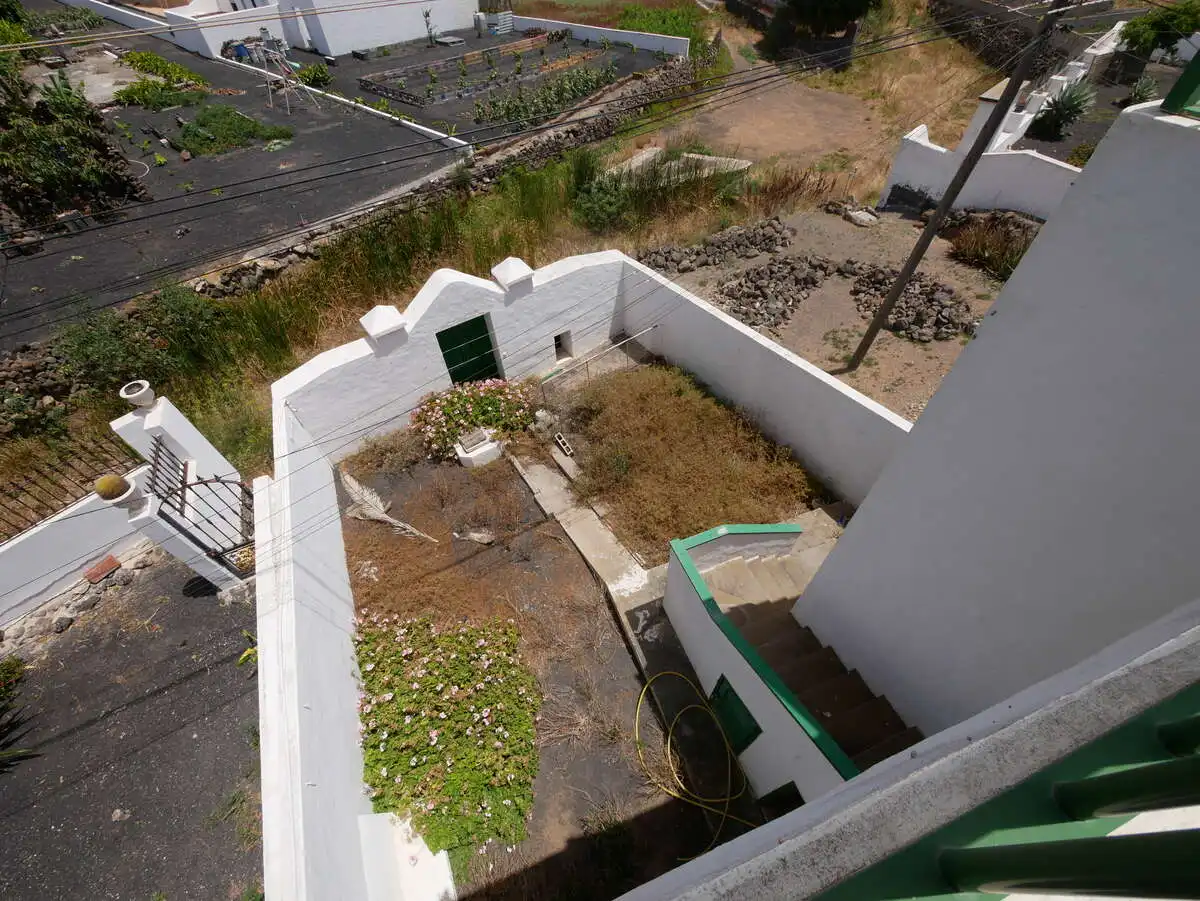 Vista exterior de Casa o xalet en venda en Haría amb Terrassa, Traster i Moblat