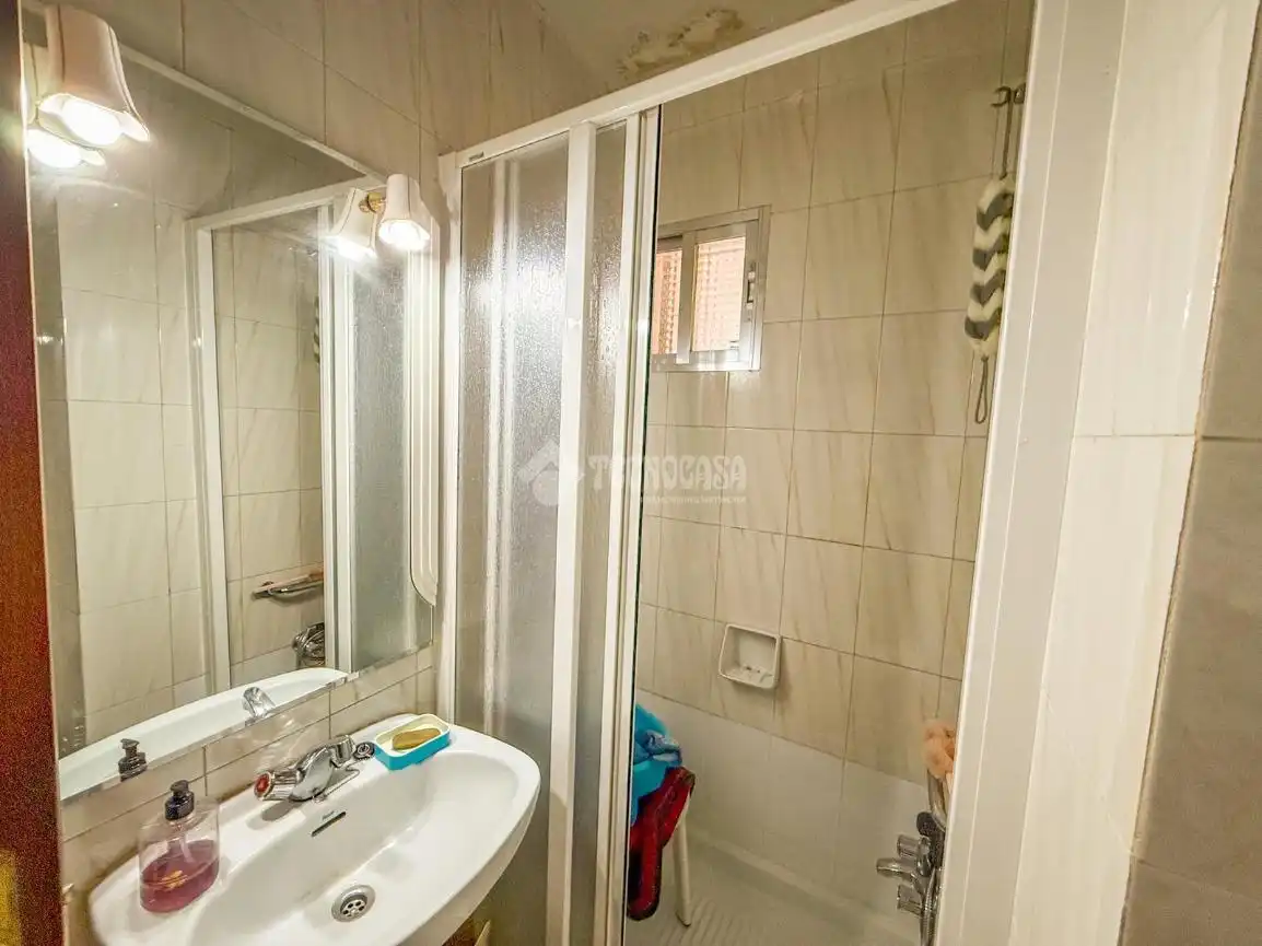 Baño de Piso en venta en Parla con Calefacción