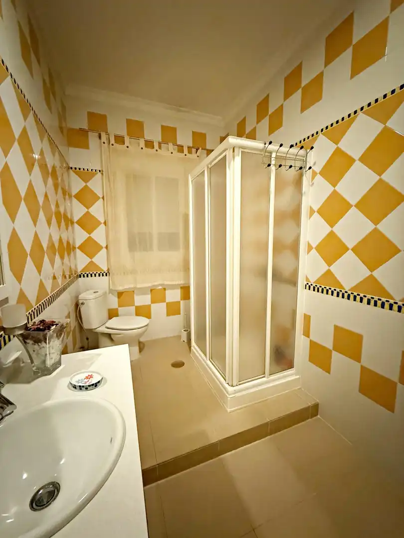 Baño de Casa adosada en venta en Pilas con Aire acondicionado y Terraza