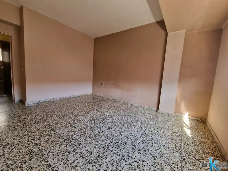 Piso en venta en Linares con Balcón