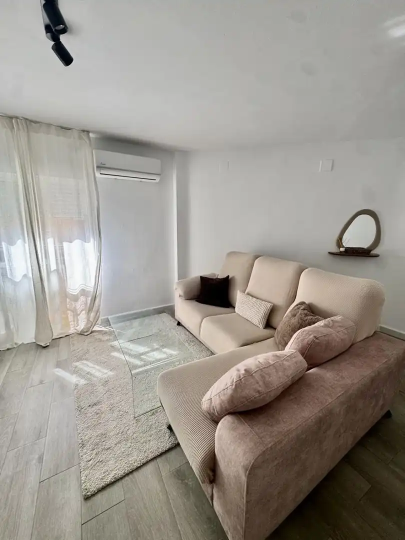 Sala de estar de Piso en venta en Castilleja de la Cuesta con Aire acondicionado y Calefacción