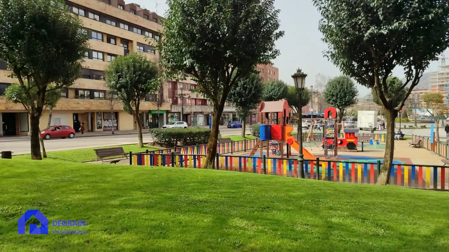 Außenansicht von Wohnung zum Verkauf in Oviedo  mit Abstellraum