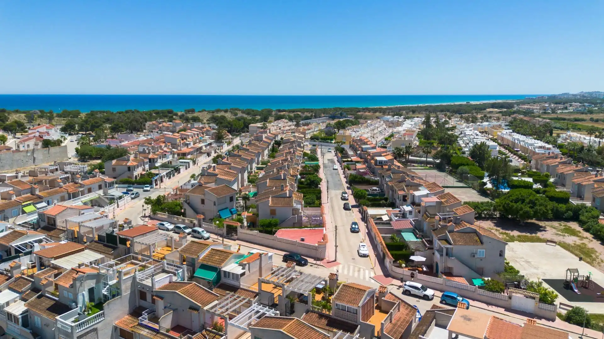 Vista exterior de Ático en venta en Guardamar del Segura con Aire acondicionado, Terraza y Piscina