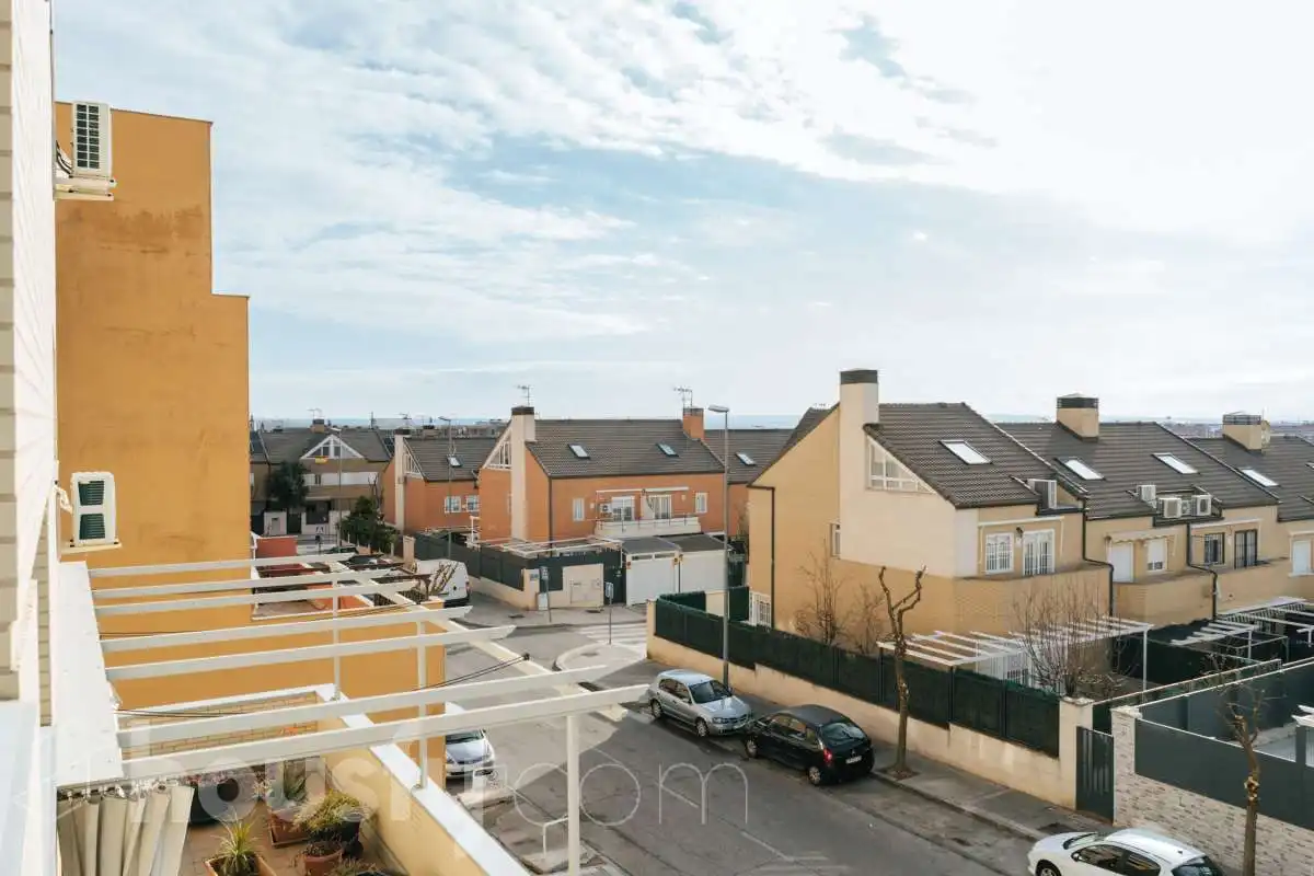 Vista exterior de Piso de alquiler en Valdemoro con Parquet y Amueblado