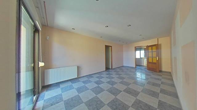 Piso en Venta en Colegio Estudio en Arcas del Villar