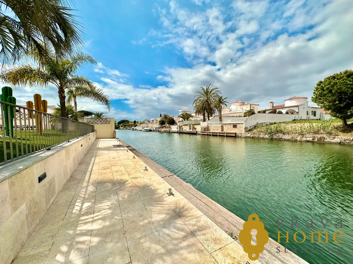 Exterior view of Houses for sale in Empuriabrava  with Air Conditioner, Heating and Private garden