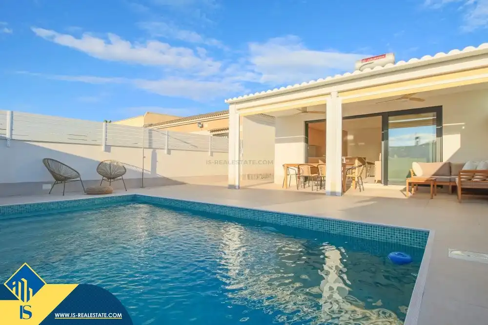 Chalet con piscina en venta en Zona Carrefour - Urbanizaciones, imagen 3