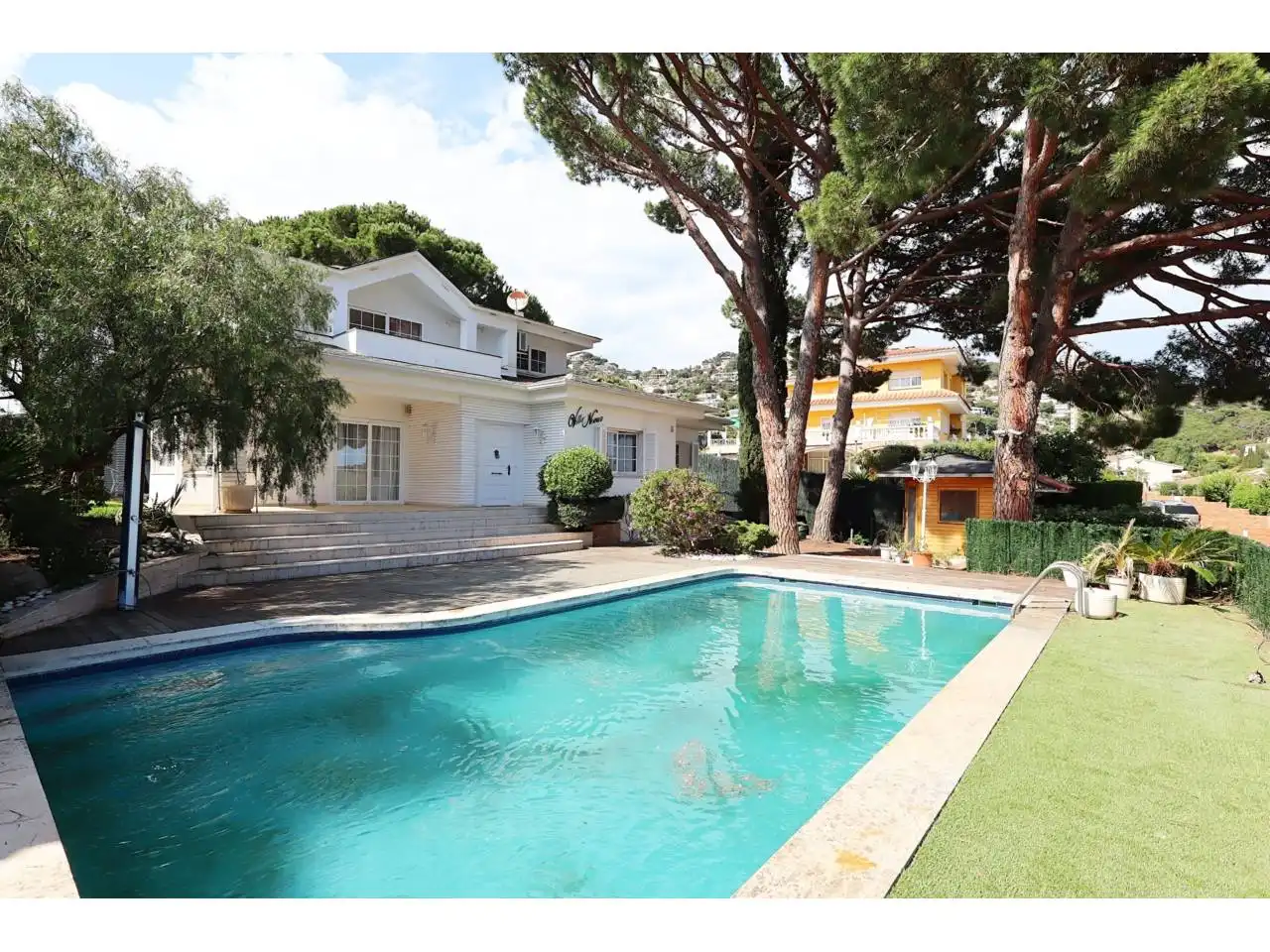 Vista exterior de Casa o xalet en venda en Lloret de Mar amb Aire condicionat, Jardí privat i Terrassa