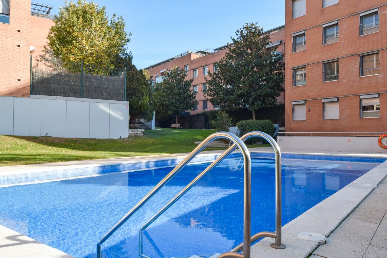 Planta baixa de lloguer a Carrer d'Adrià Gual, Roquetes - Can Magí