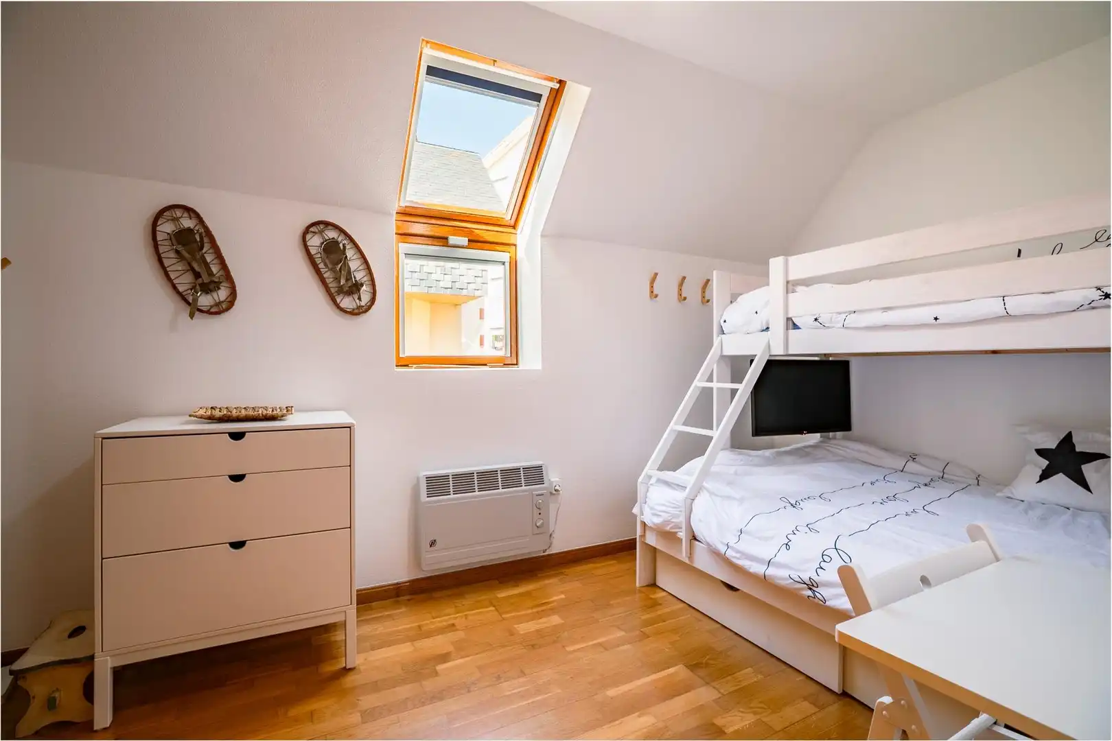 Bedroom of Flat for sale in Jaca  with Heating, Parquet flooring and Storage room