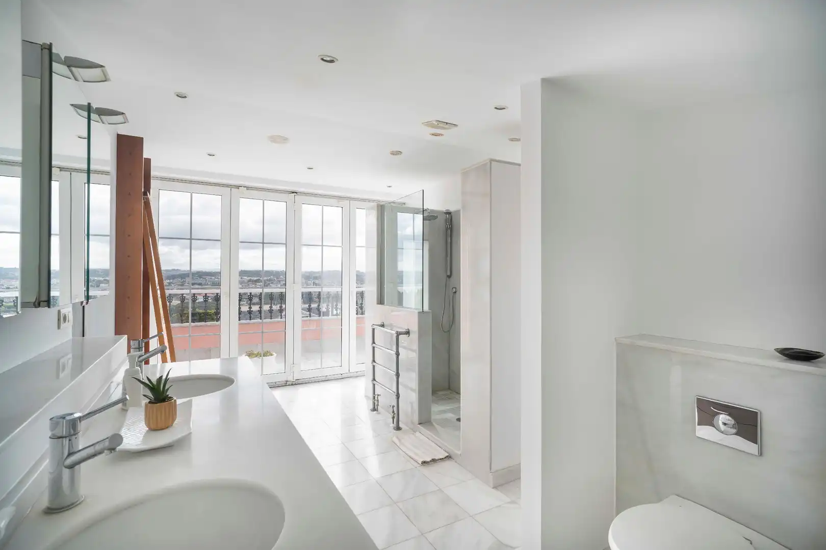 Baño de Casa o chalet en venta en A Coruña Capital  con Calefacción, Jardín privado y Parquet