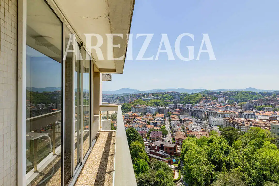 Vista exterior de Piso en venta en Donostia - San Sebastián  con Calefacción, Terraza y Trastero