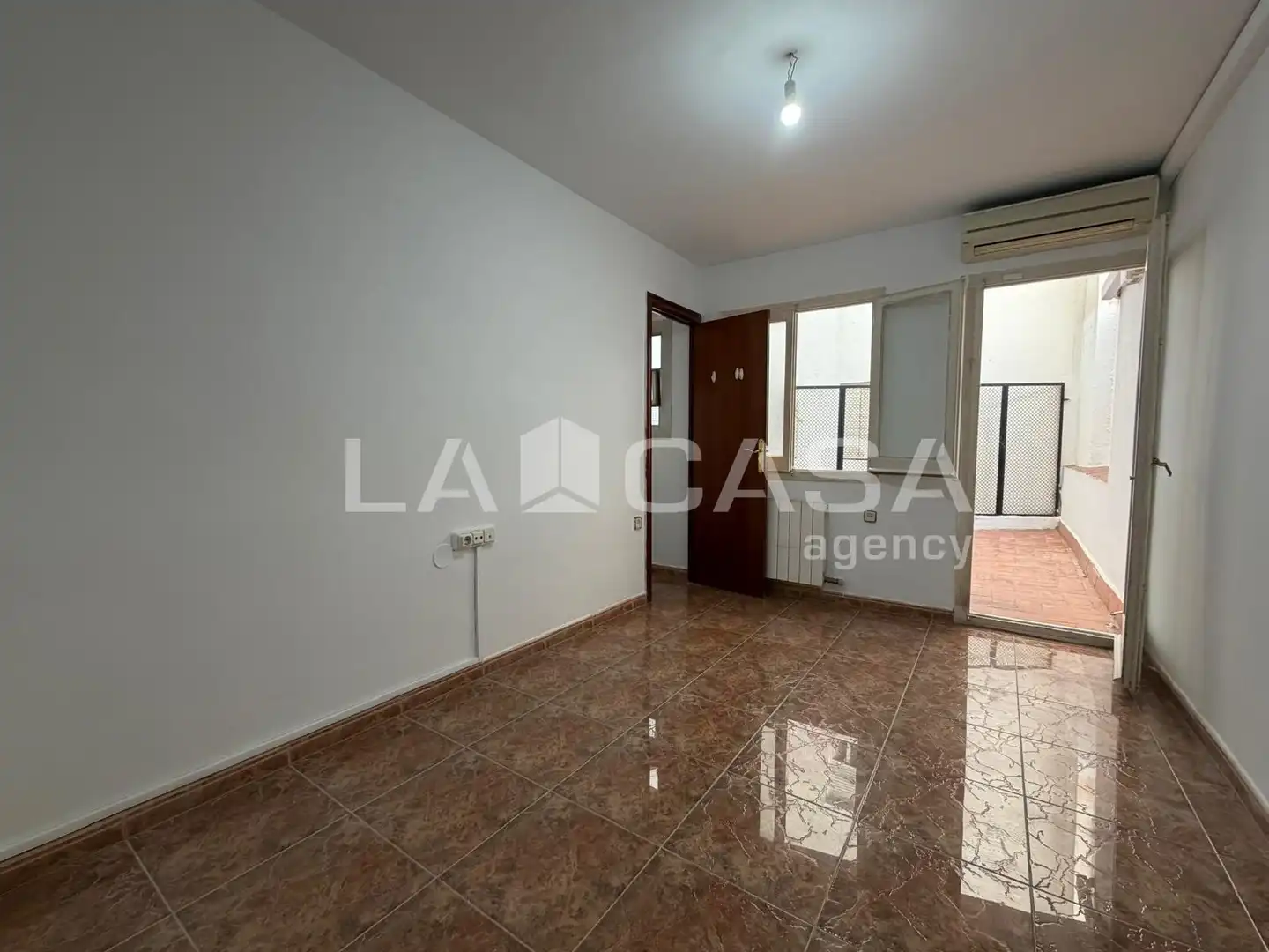 Wohnung zum Verkauf in Santa Coloma de Gramenet mit Heizung, Terrasse und Abstellraum