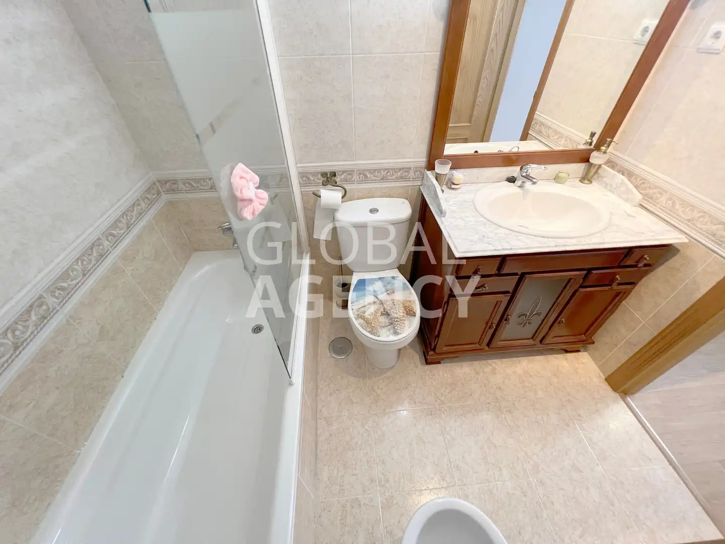 Baño de Casa adosada en venta en Torrejón del Rey con Calefacción, Jardín privado y Horno