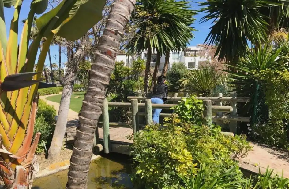 Garten von Erdgeschoss zum Verkauf in Estepona mit Klimaanlage, Heizung und Parkett