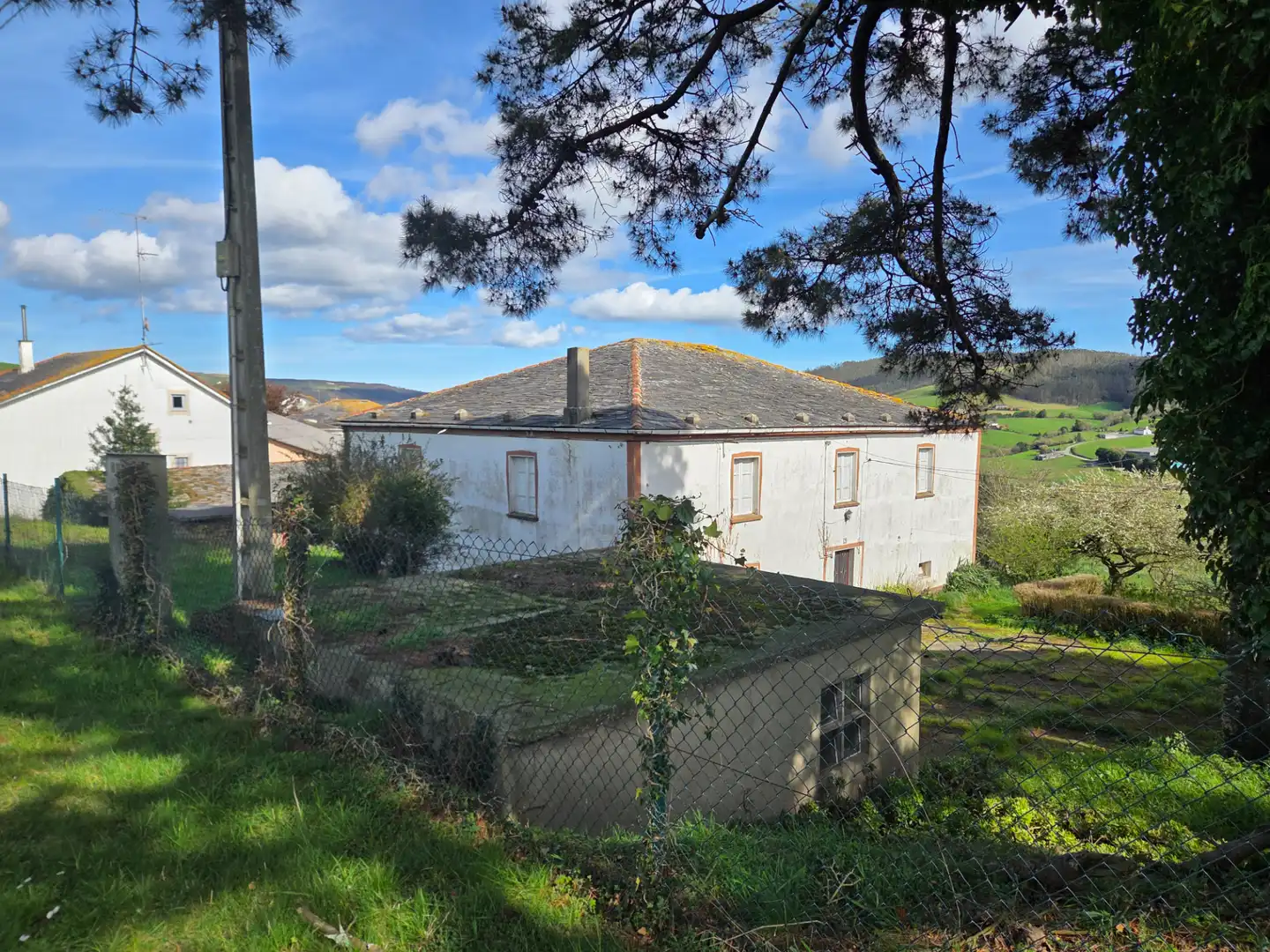 Vista exterior de Casa o xalet en venda en Barreiros amb Jardí privat, Traster i Moblat