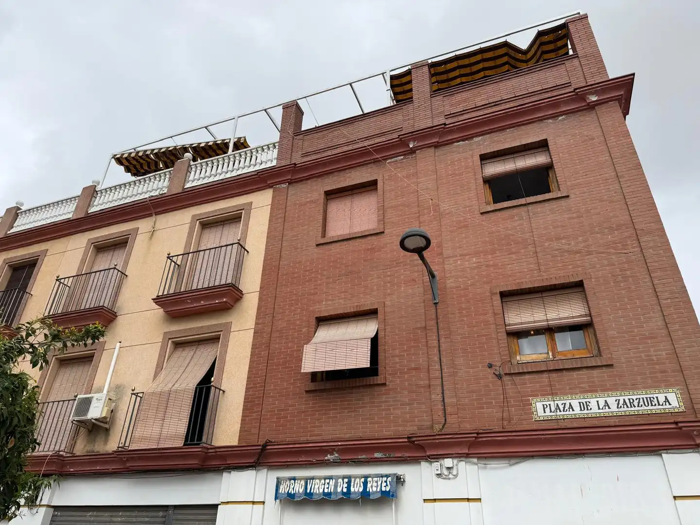 Vista exterior de Dúplex en venta en Dos Hermanas con Aire acondicionado, Calefacción y Terraza