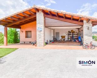 Vista exterior de Casa o xalet en venda en Artés amb Aire condicionat, Calefacció i Jardí privat