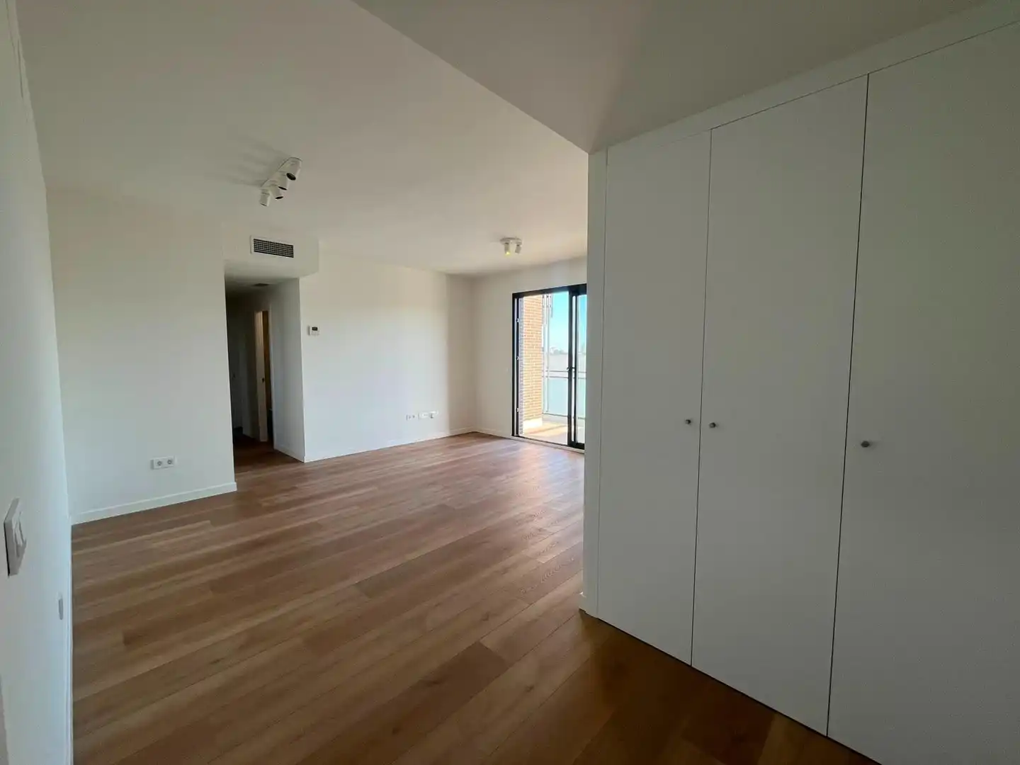 Wohnzimmer von Dachboden zur Miete in Camas mit Klimaanlage, Heizung und Privatgarten