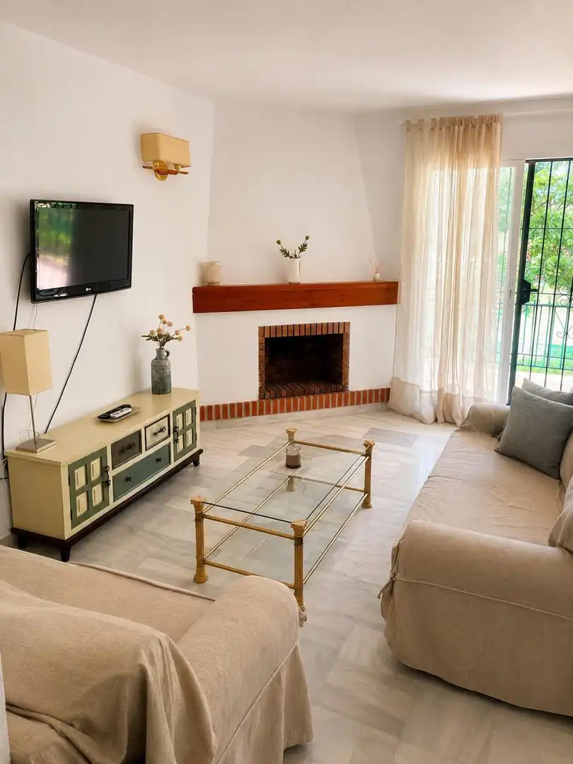 Sala d'estar de Apartament de lloguer en Mijas amb Aire condicionat, Calefacció i Terrassa