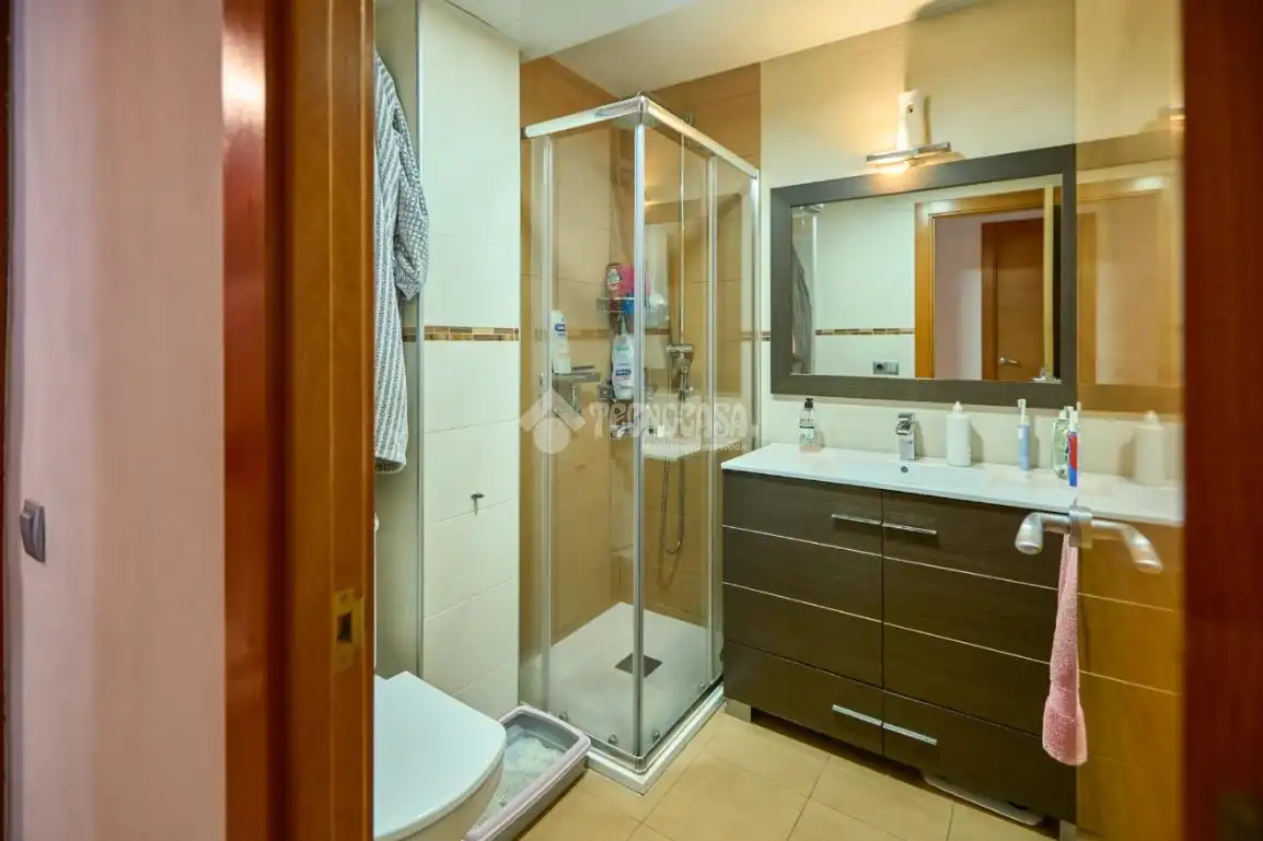 Baño de Piso en venta en Badalona con Aire acondicionado, Calefacción y Amueblado