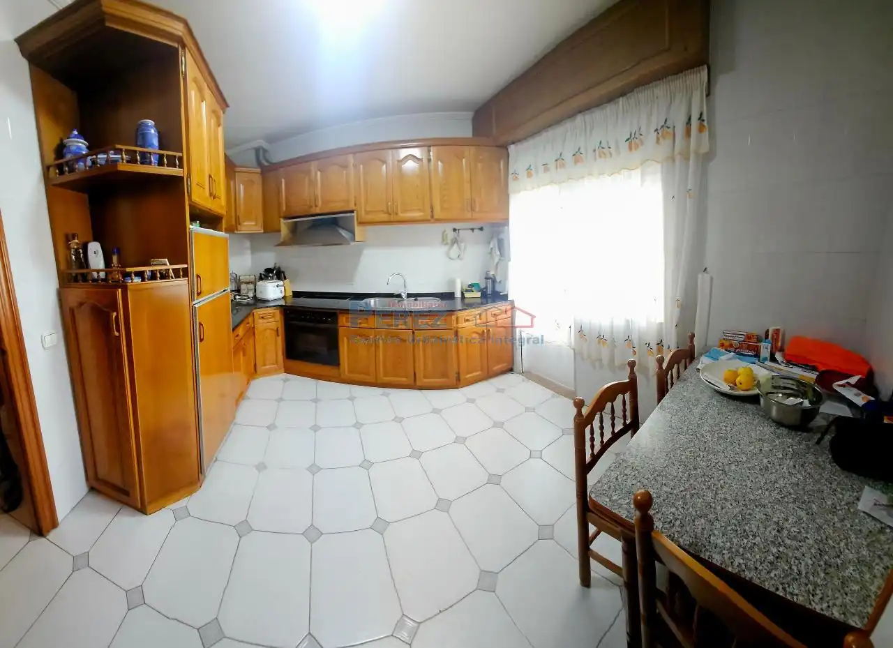 Cuina de Casa o xalet en venda en Fene amb Calefacció, Jardí privat i Terrassa