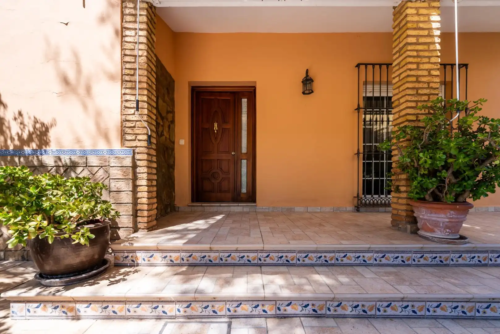 Detached house with pool for sale in Calle de los Tulipanes, imagen 3