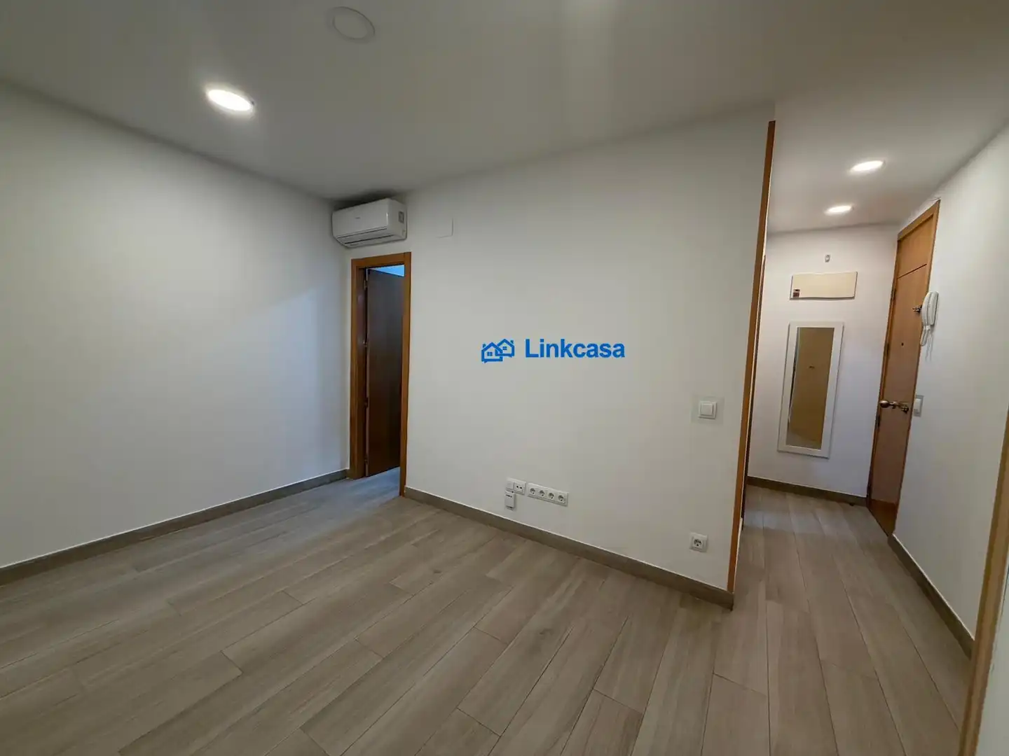 Flat for sale in Madrid  with Air Conditioner and Heating