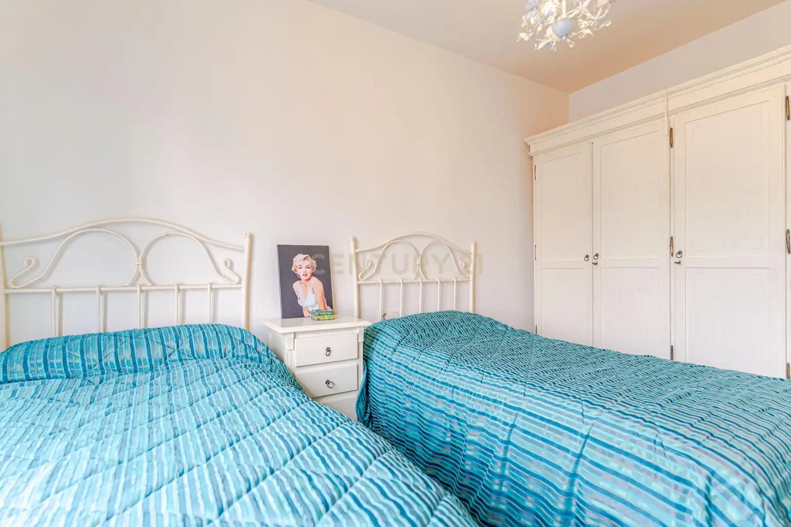 Habitación de Apartamento en venta en Vélez de Benaudalla con Aire acondicionado, Trastero y Piscina