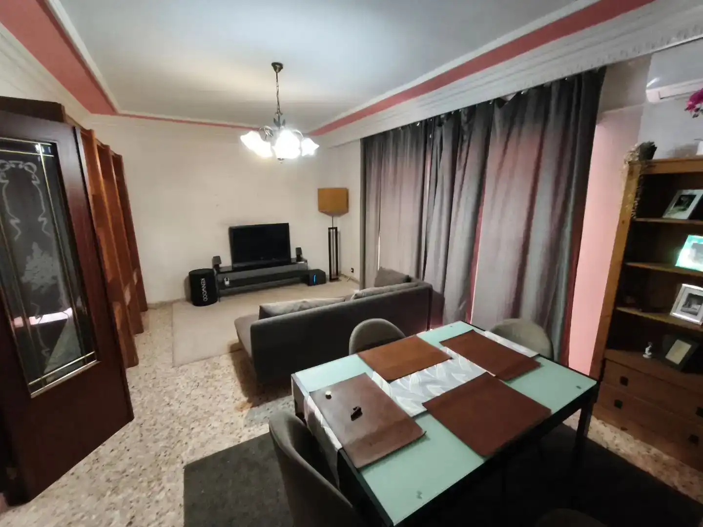 Sala de estar de Piso para compartir en Las Trescientas - San Francisco - Ciudad Vergel  