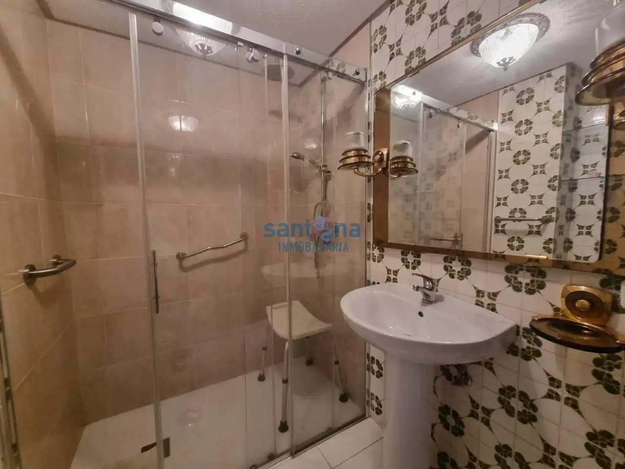 Bathroom of Flat for sale in León Capital   with Heating, Parquet flooring and Terrace