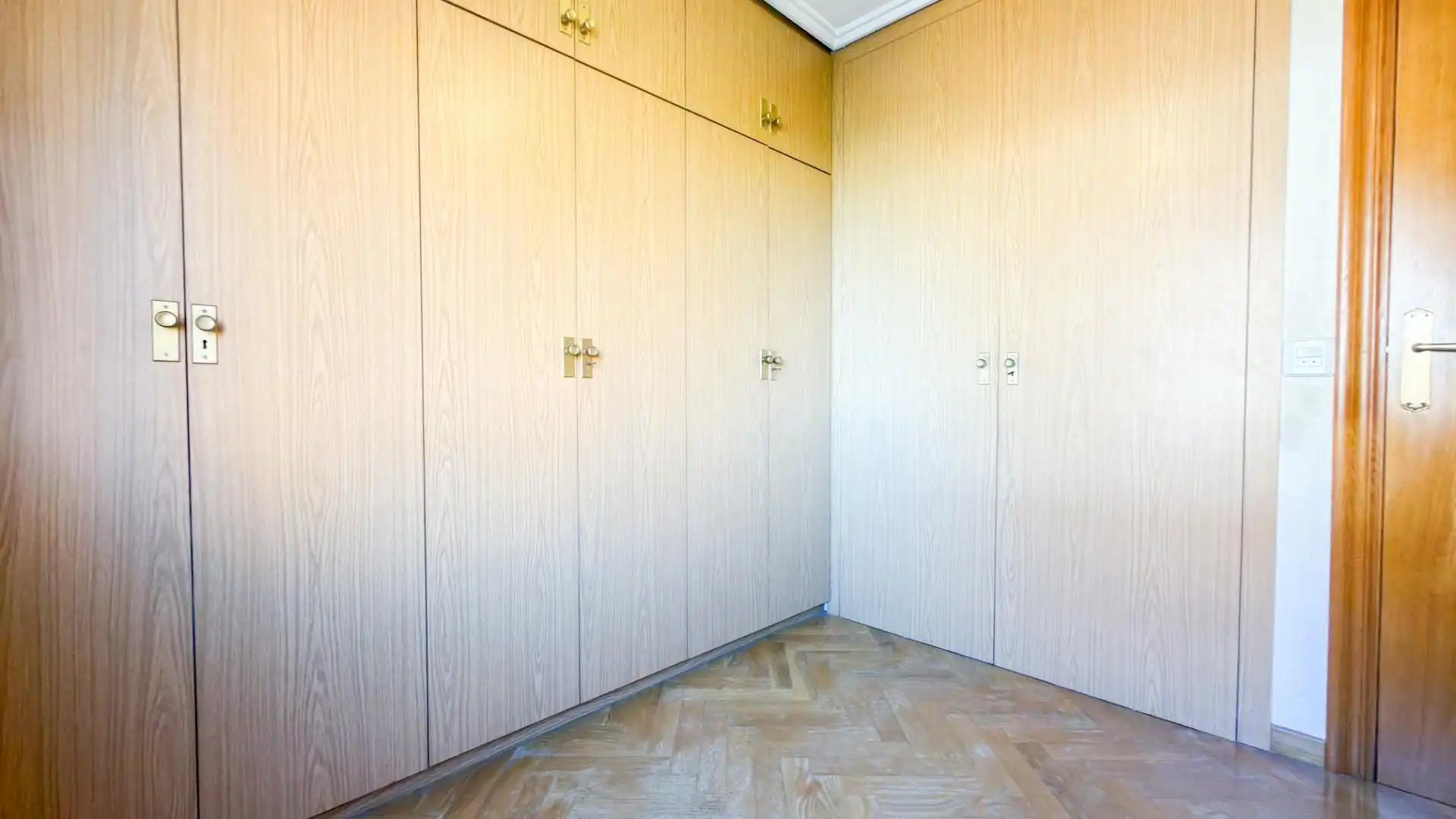 Schlafzimmer von Wohnung zum Verkauf in Valencia mit Klimaanlage, Heizung und Parkett