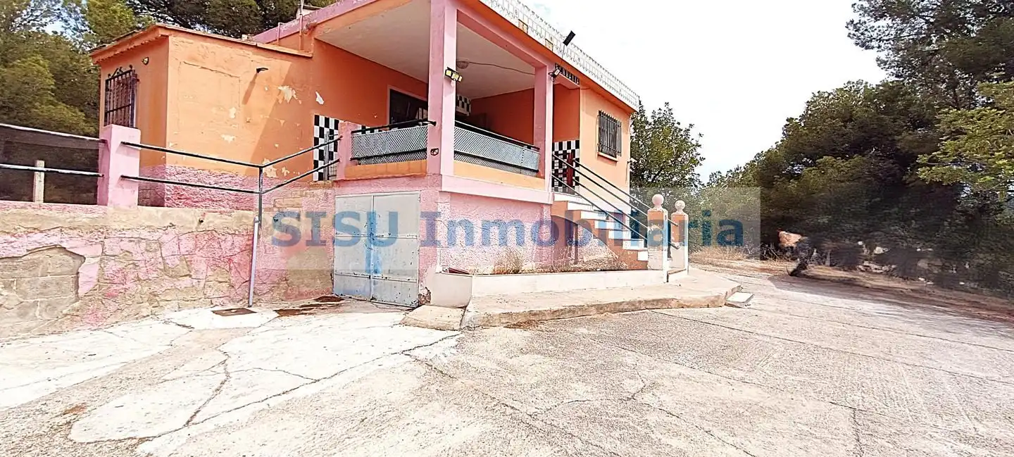 Vista exterior de Finca rústica en venda en Llíria amb Jardí privat, Terrassa i Piscina