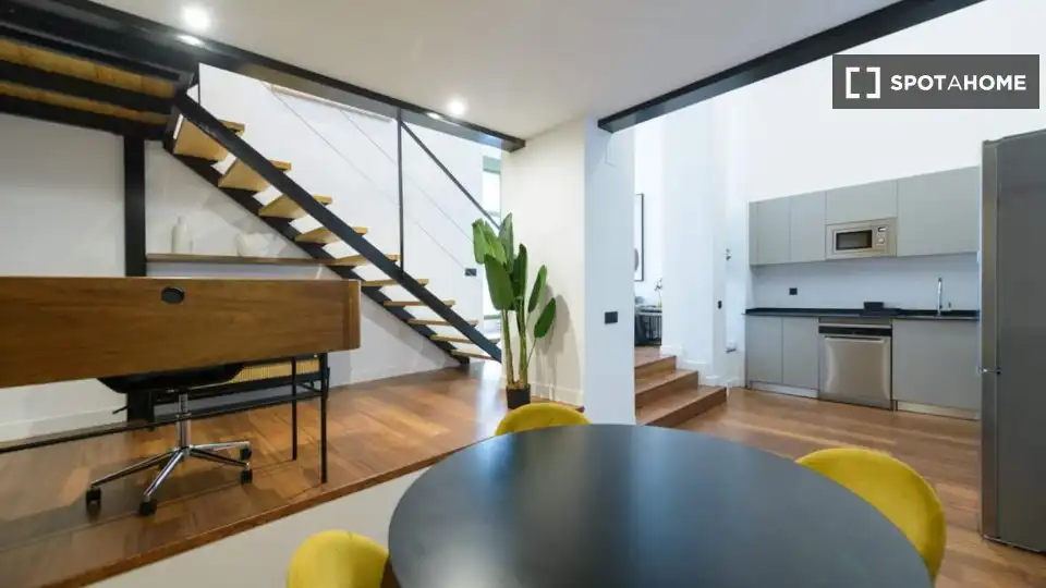 Flat for rent in Madrid  with Air Conditioner, Heating and Furnished