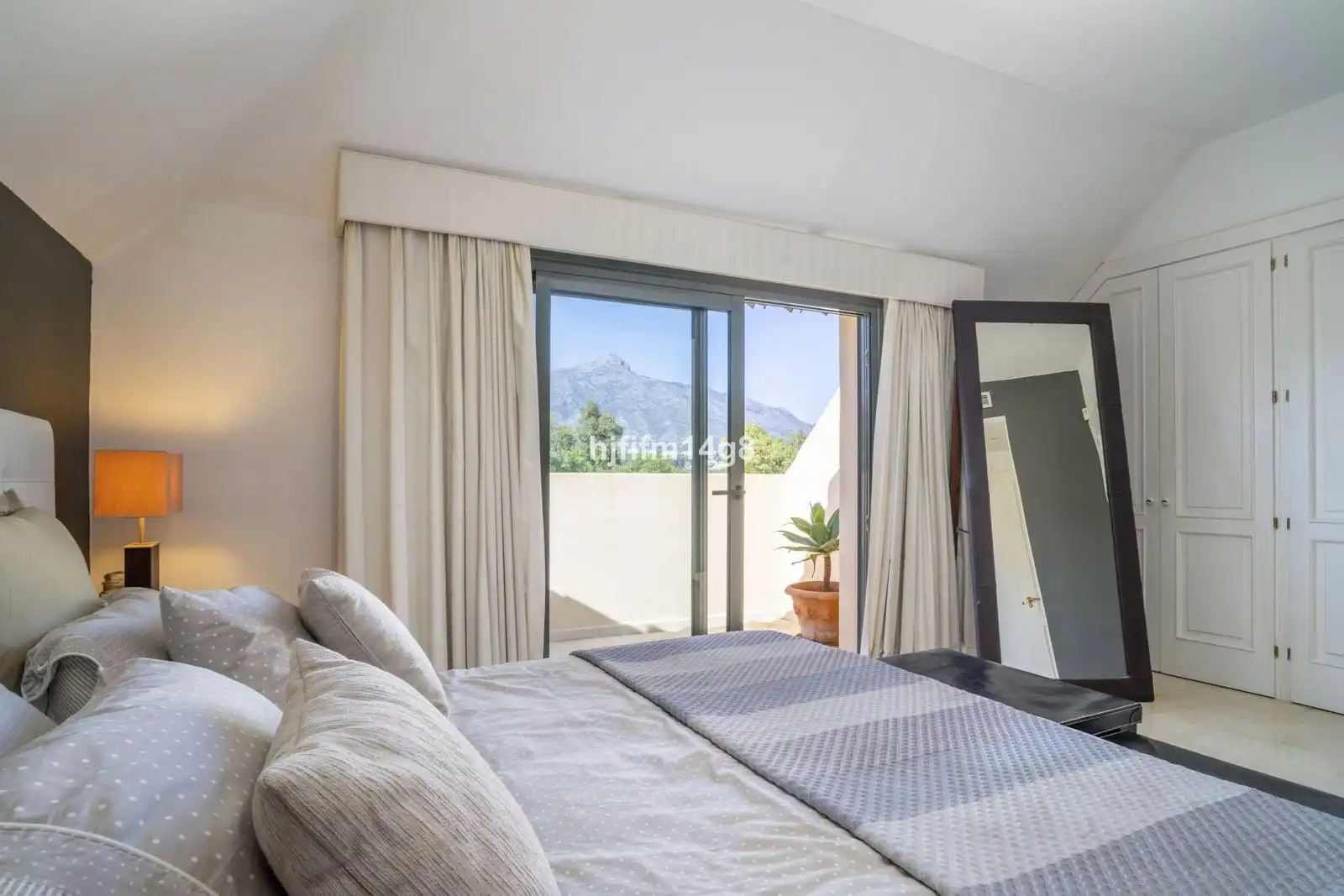 Habitación de Ático en venta en Marbella con Aire acondicionado, Trastero y Amueblado