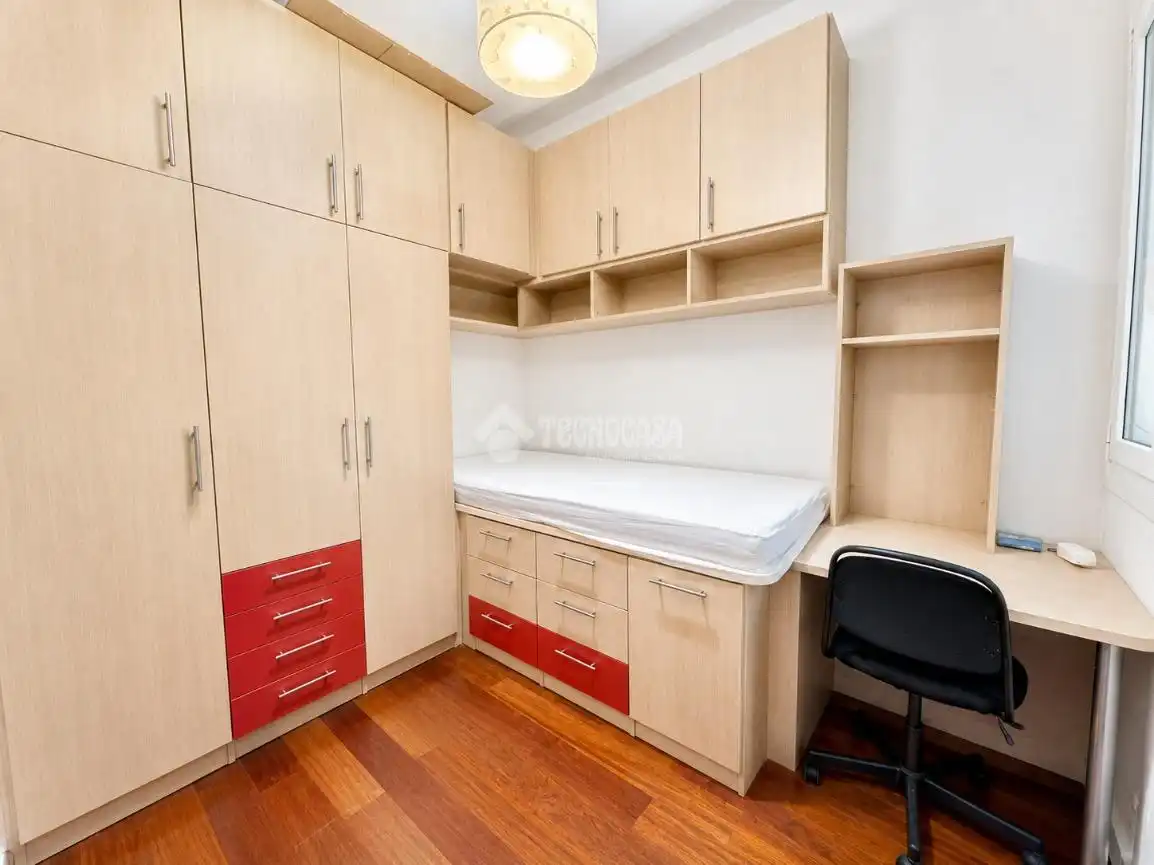 Habitación de Piso en venta en Barcelona con Parquet y Balcón